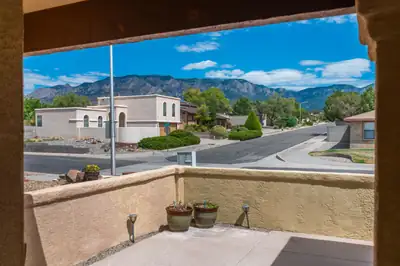 5323 Vista Bonita NE 