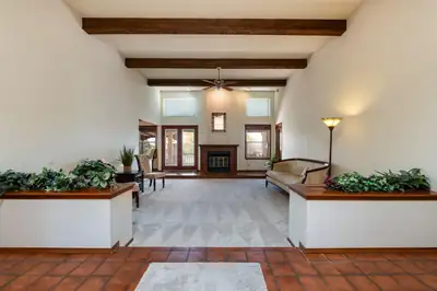 5323 Vista Bonita NE 