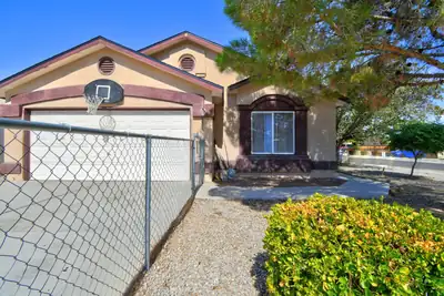 2305 Desert Wood Drive SW, Albuquerque