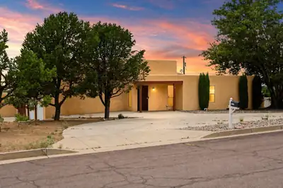 14326 Oakwood Place NE, Albuquerque