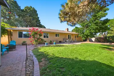6605 Arroyo Del Oso Avenue NE 