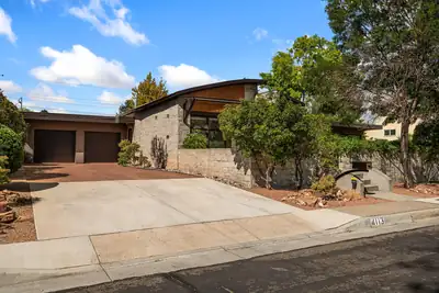 4113 Hannett Avenue NE, Albuquerque