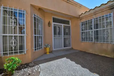 5512 Avenida Cuesta NE 