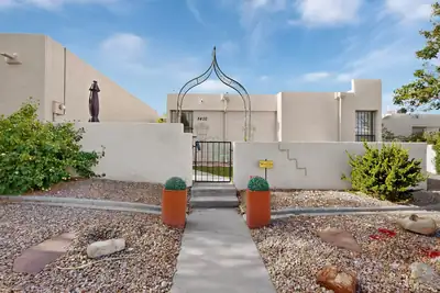8400 Parrot Run Road NE, Albuquerque