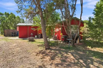 6 Derek Road 