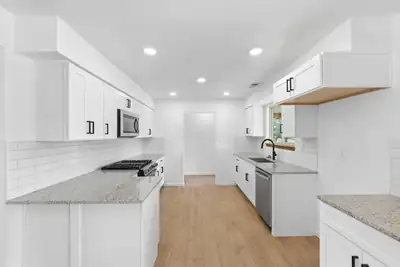 1670 Murray Loop 