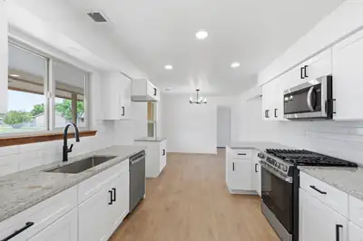 1670 Murray Loop 