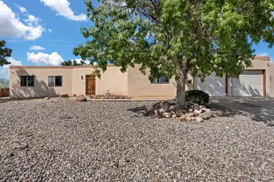 817 Oreja De Oro Drive SE 
