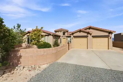 708 3rd Street NE, Rio Rancho