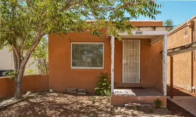 205 Stanford Drive SE 