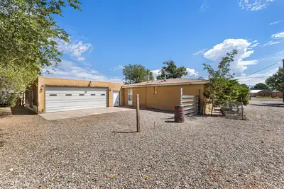 5833 Guadalupe Trail NW 
