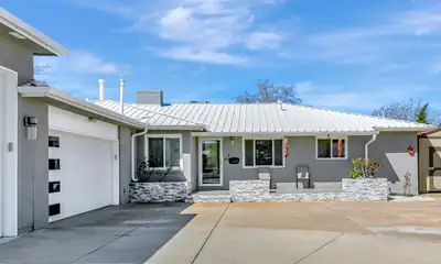 1413 Valencia Drive NE 