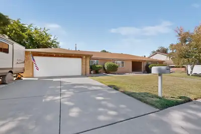 12412 Casa Grande Avenue NE 