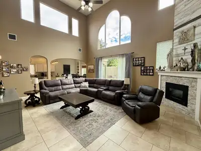 8512 Vina Del Sol Drive NE 