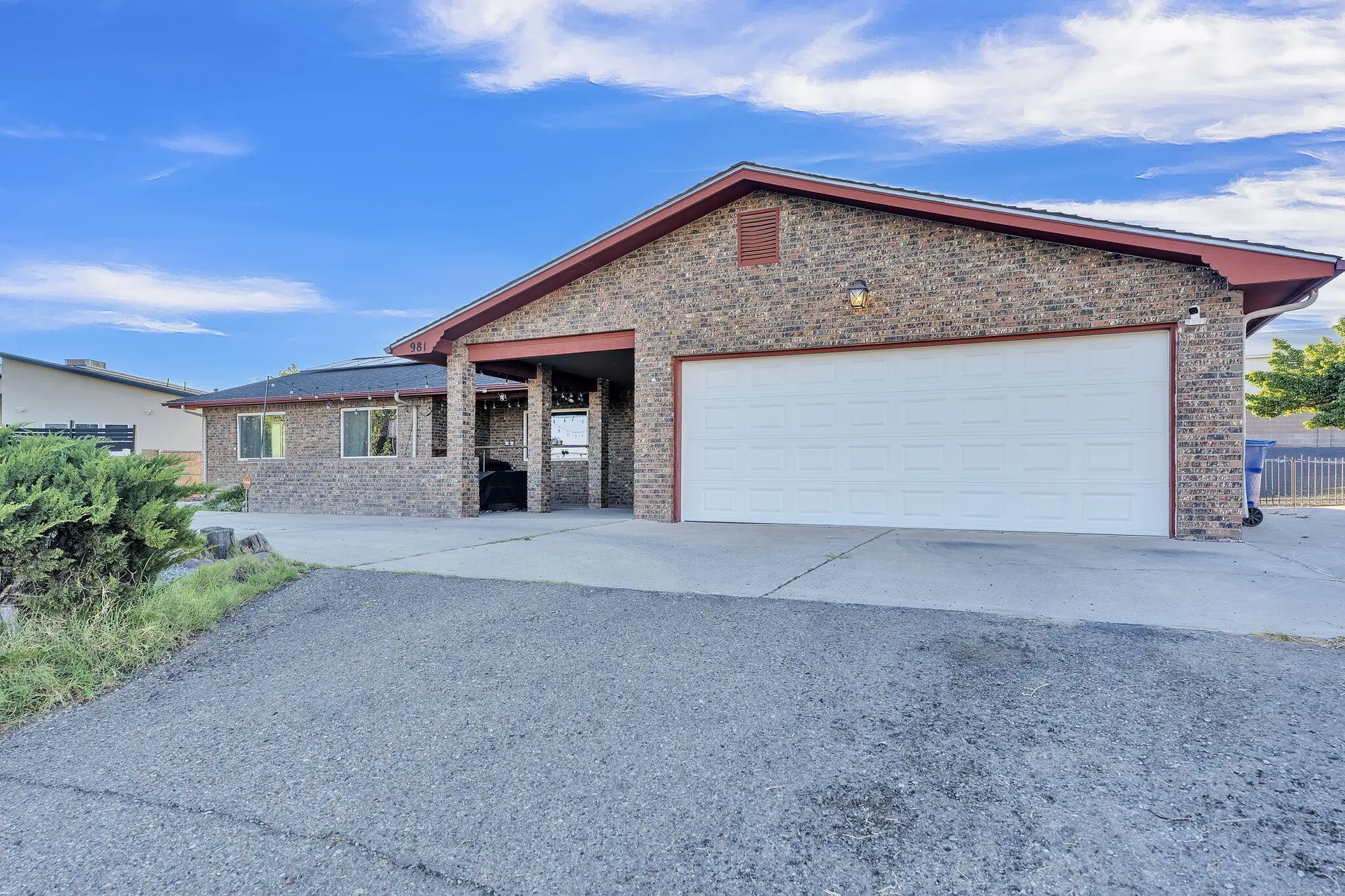 981 Hillside Court SW
