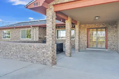 981 Hillside Court SW 