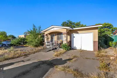 425 60th Street SW, Albuquerque 