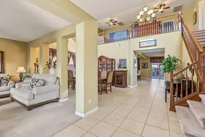 42 Los Miradores Drive NE 