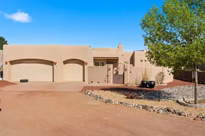 1716 Shoshone Trail NE 