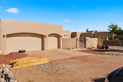 1716 Shoshone Trail NE 
