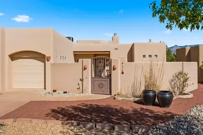 1716 Shoshone Trail NE 