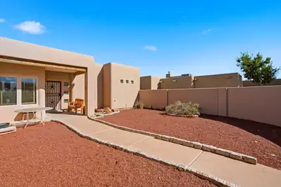 1716 Shoshone Trail NE 