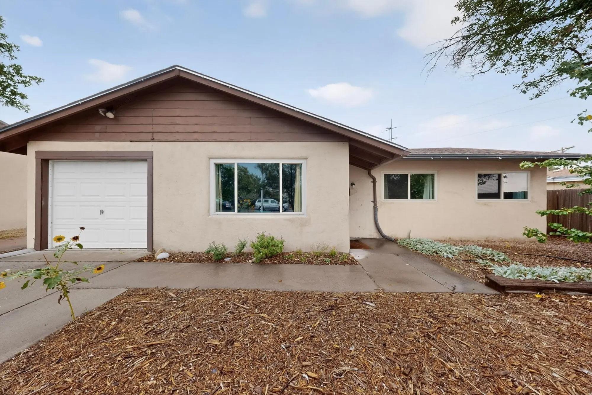 1408 Espejo Street NE