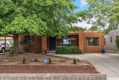 1907 Anderson PL SE 