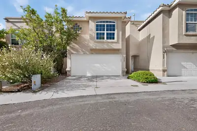 5008 Serena Circle NE, Albuquerque
