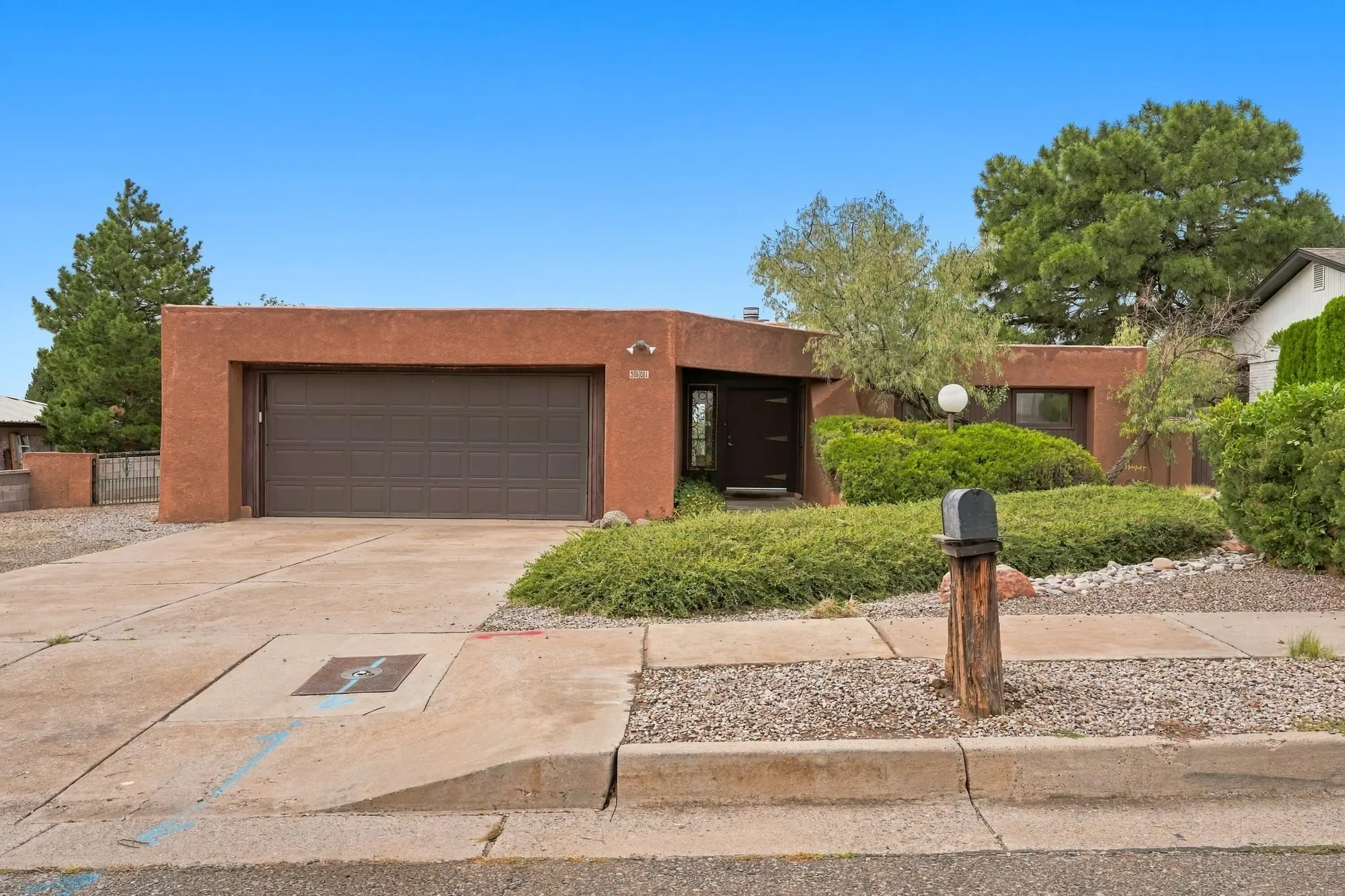 3901 Embudito Drive NE