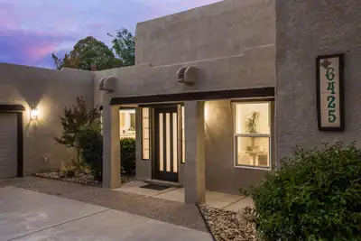 6425 Guadalupe Place NW, Los Ranchos, NM 87107 