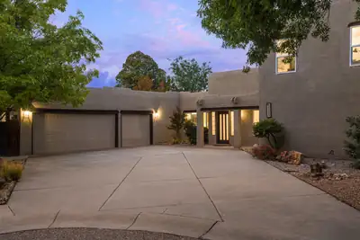 6425 Guadalupe Place NW, Los Ranchos, NM 87107 