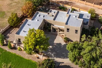 6425 Guadalupe Place NW, Los Ranchos, NM 87107 