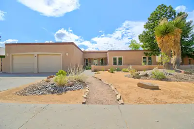 5613 Cometa Court NE 