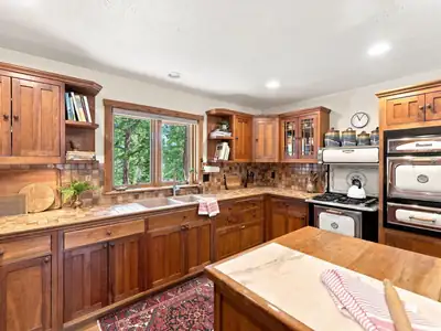 156 Valle Escondido Road, Taos, NM 87571 