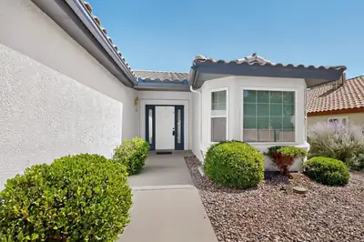 7804 Oakland Avenue NE, Albuquerque, NM 87122 