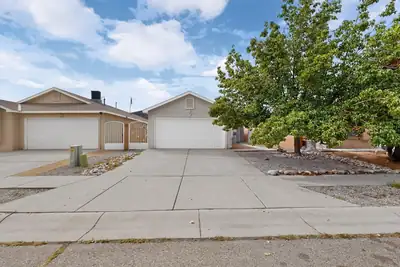 1005 72nd Place NW, Albuquerque, NM 87121 