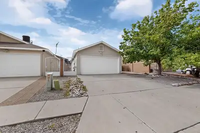 1005 72nd Place NW, Albuquerque, NM 87121 