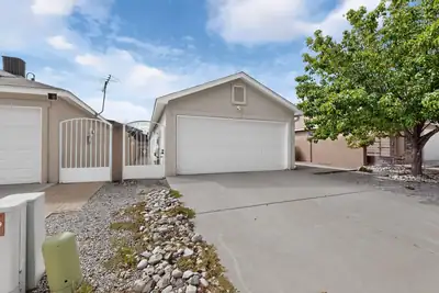 1005 72nd Place NW, Albuquerque, NM 87121 