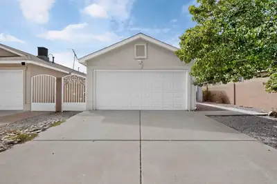 1005 72nd Place NW, Albuquerque, NM 87121 