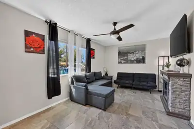 609 Grecian Lane NW, Albuquerque, NM 87107 