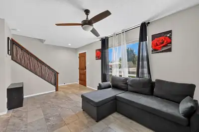 609 Grecian Lane NW, Albuquerque, NM 87107 