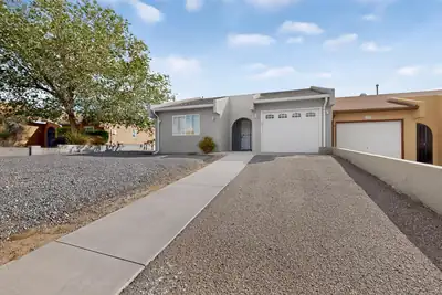 375 Wagon Train Drive SE, Rio Rancho 