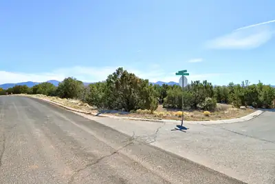 2 Broken Arrow Place, Sandia Park, NM 87047 