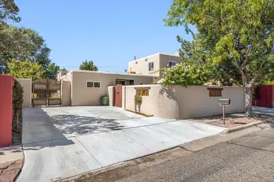 1002 Calle Margarita, Santa Fe