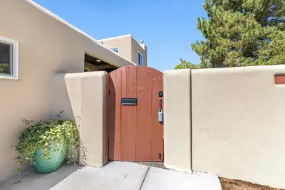 1002 Calle Margarita, Santa Fe, NM 87507 