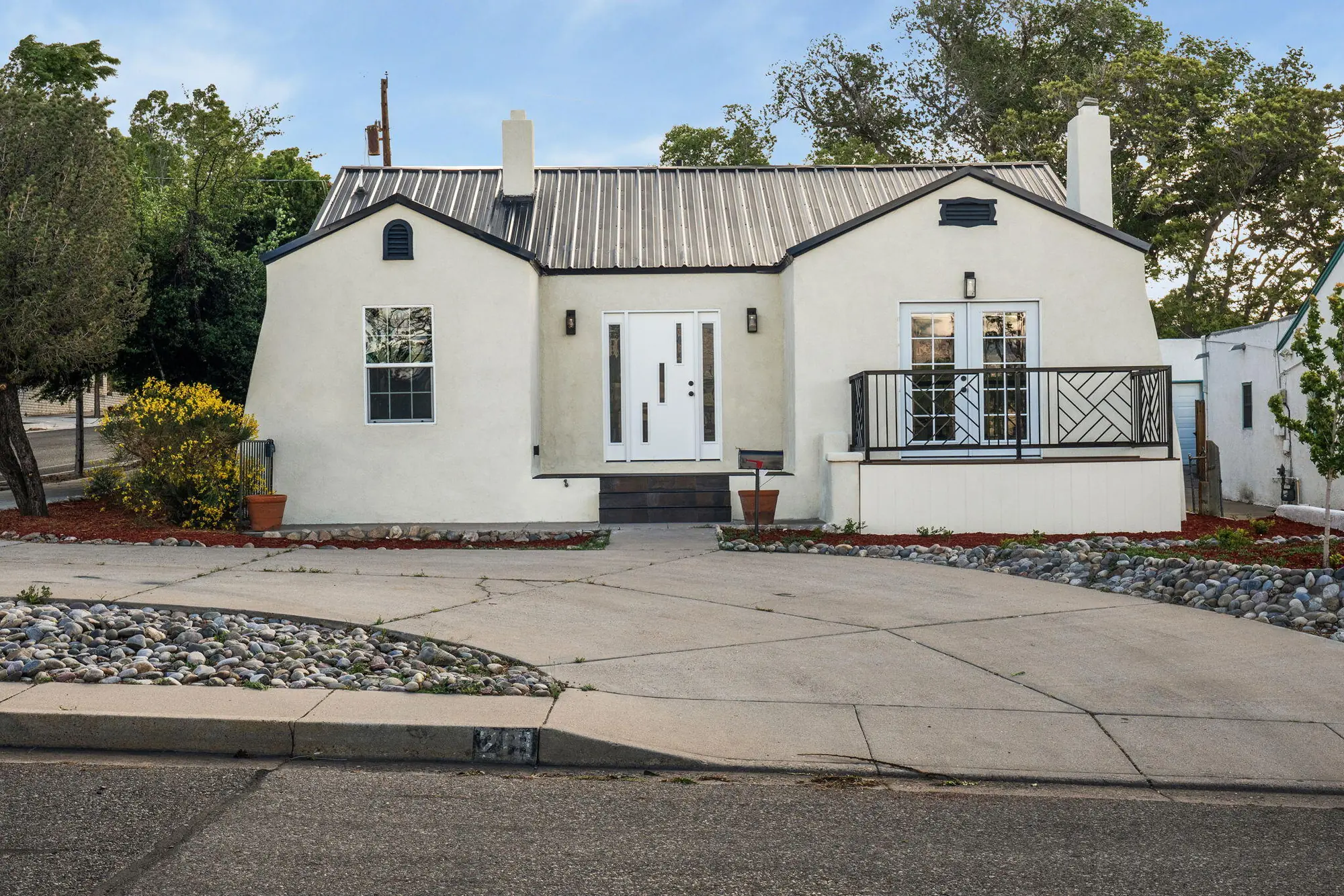 219 Solano Drive SE, Albuquerque, NM 87108
