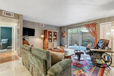 1821 Dartmouth Drive NE 104, Albuquerque, NM 87106 
