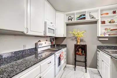 1821 Dartmouth Drive NE 104, Albuquerque, NM 87106 