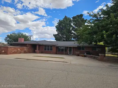 400 Casaus Avenue, Santa Rosa